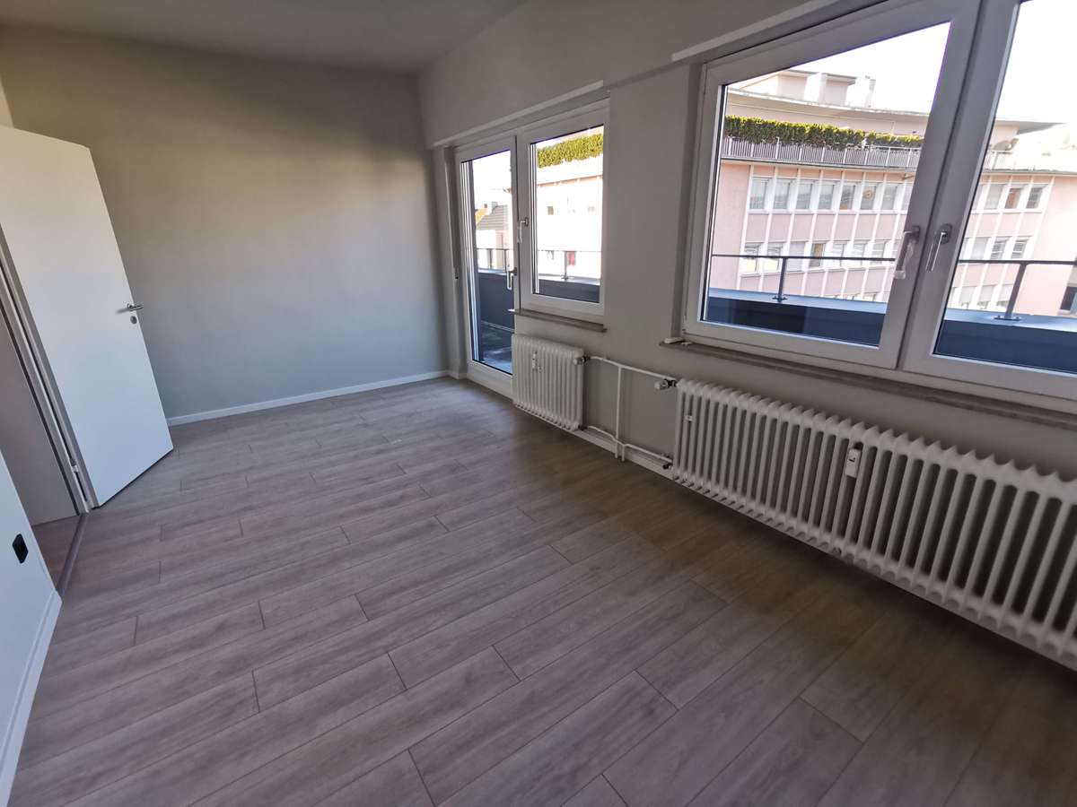 KL - City / Nähe Mall, 3 ZKB, 2 Balkone, Einbauküche, Gäste WC - Foto 1